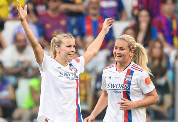 【女足欧冠】赫格贝格传射 里昂3比1巴萨加冕8冠王